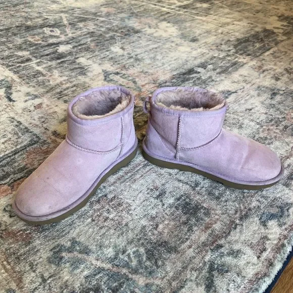 Youth’s UGG Boots Classic Mini II Sz 4 Pinkish Purple Suede Ankle Booties - Picture 4 of 12